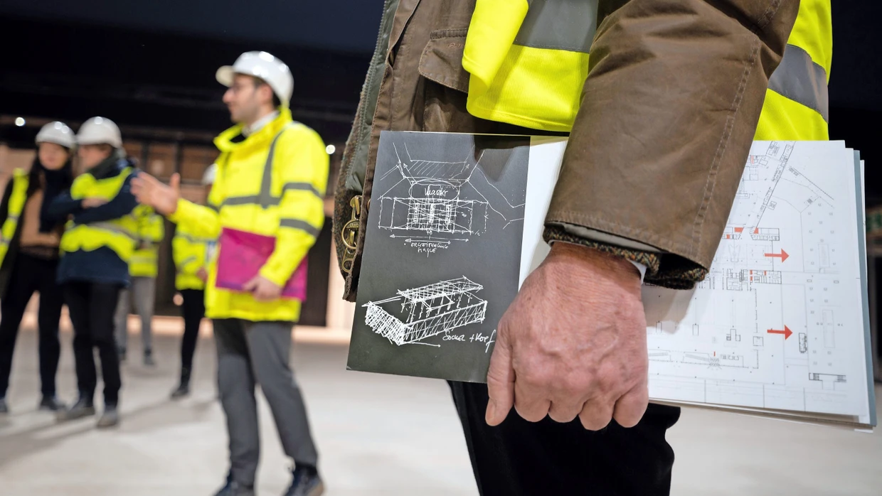 Traum vom Eigenheim: Für den Hausbau kommt es zu vielen Absprachen mit dem Architekten.