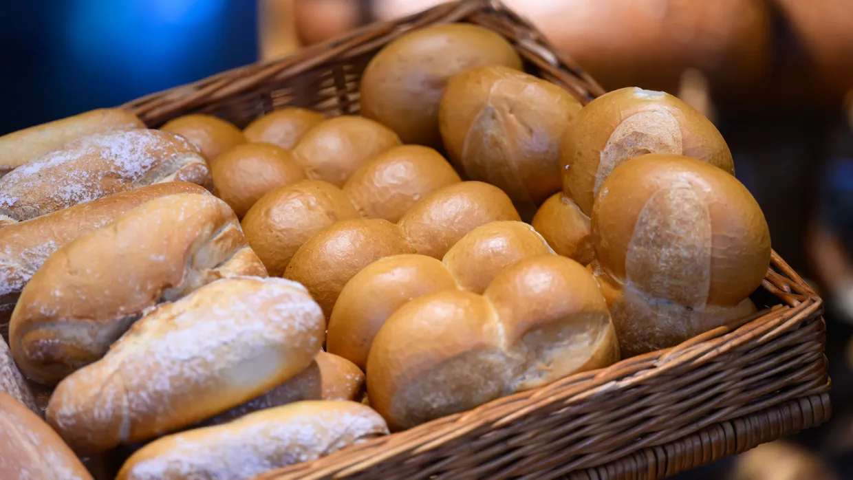 Sieht noch ganz normal aus: Bäckereisortiment ohne Pflanzenfarbe