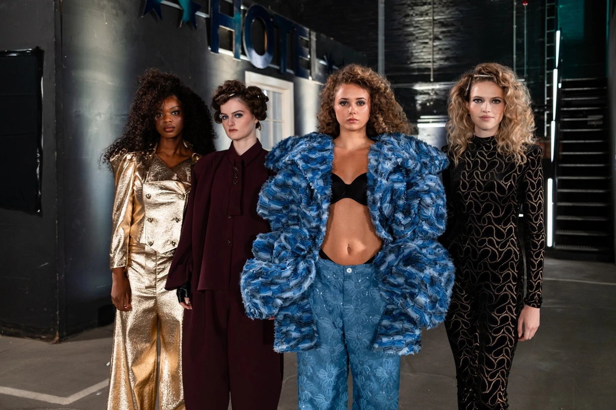 Die Kandidatinnen Cléo, Julia, Lola und Marie