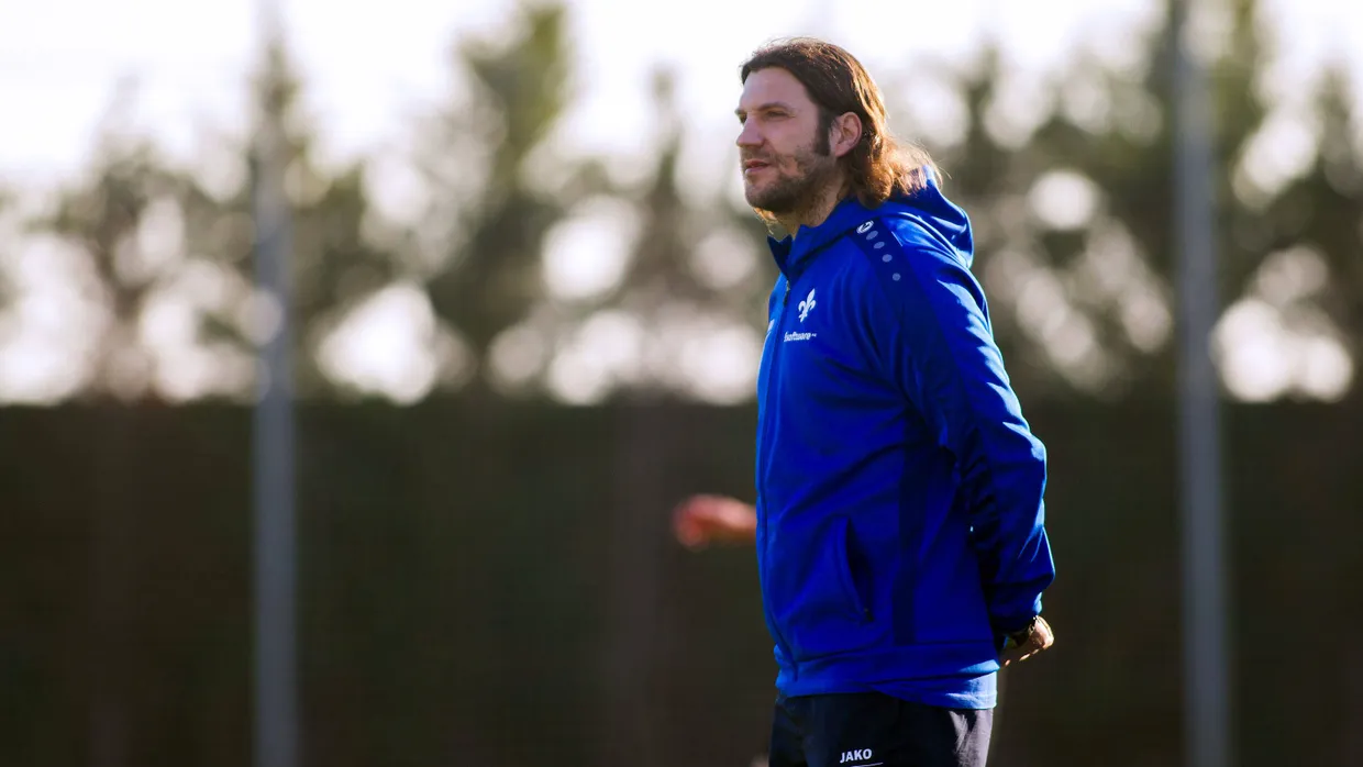 „Wir haben ihm gesagt, dass er sich einen neuen Verein suchen kann und werden ihn dabei unterstützen“: Torsten Frings zur Zukunft des Spielers Obinna