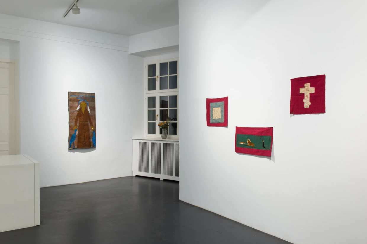 Blick in die Ausstellung: Werke von Irina Zatulovskaya in der Galerie Volker Diehl