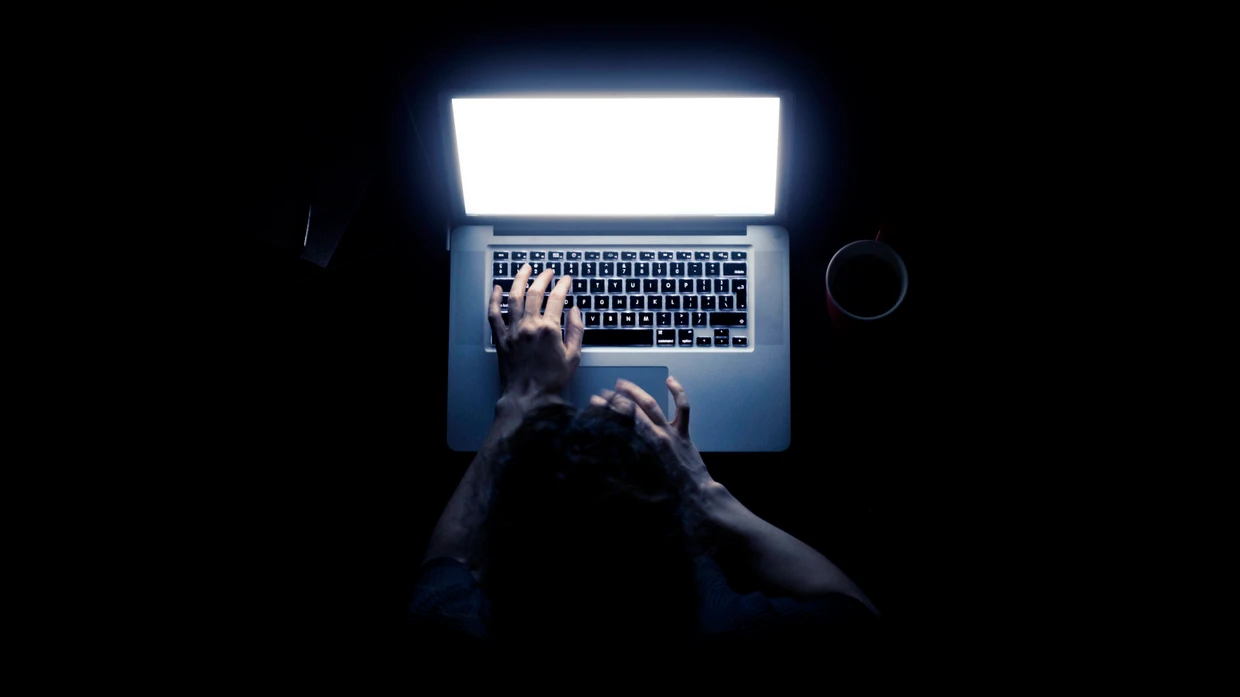 In mehreren Ländern wurden mutmaßliche Täter gestellt, die ihre Taten im Darknet geplant und geteilt hatten. Viele Opfer konnten befreit werden.