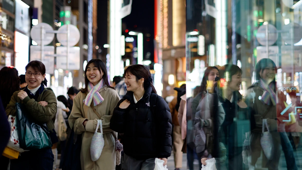 Auf dem Weg zum Geldausgeben: Passanten im Tokioter Einkaufsviertel Ginza