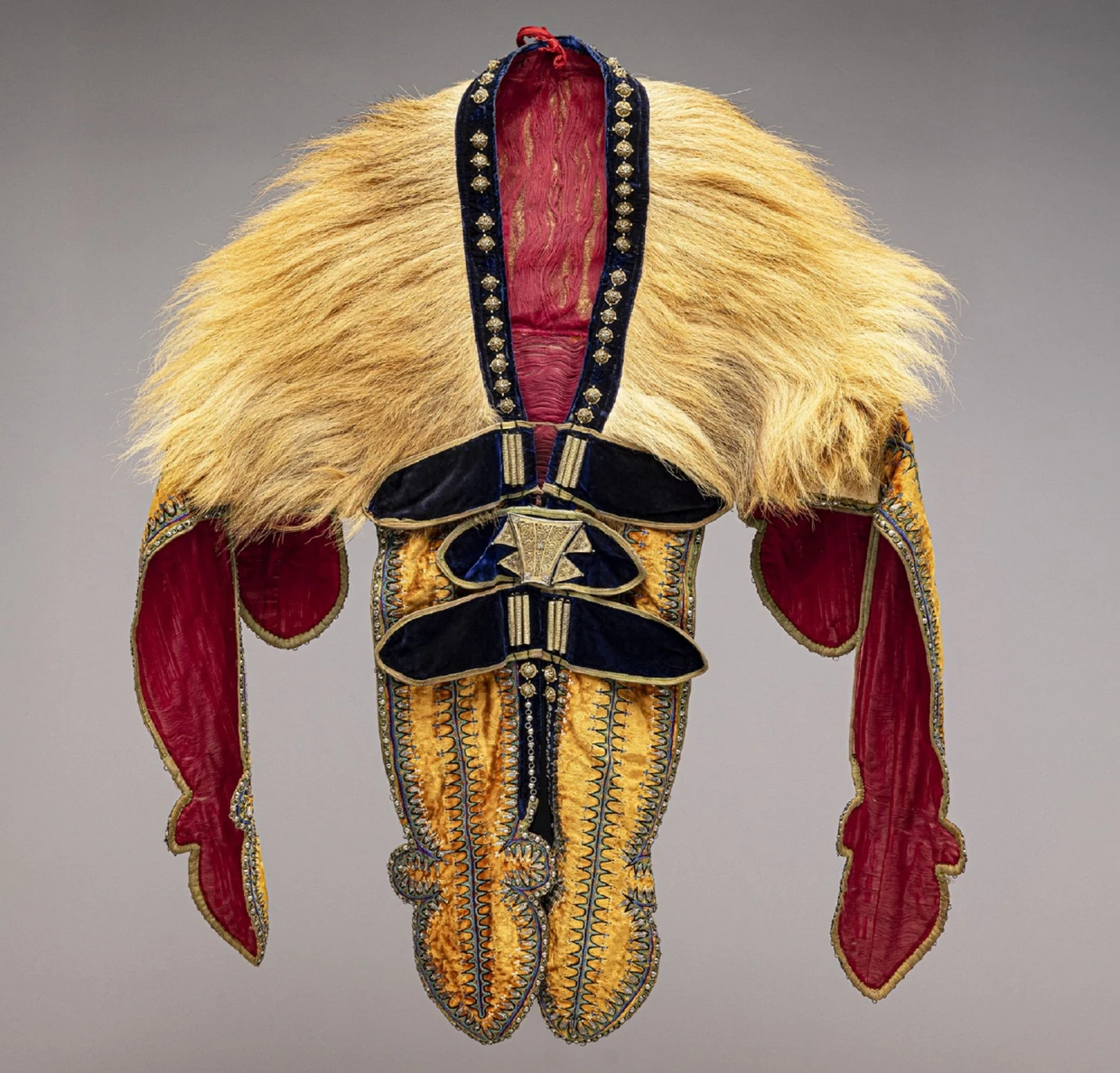 Besonders tapfere Krieger in Äthiopien bekamen einen Umhang aus Löwenfell und rotem Samt.