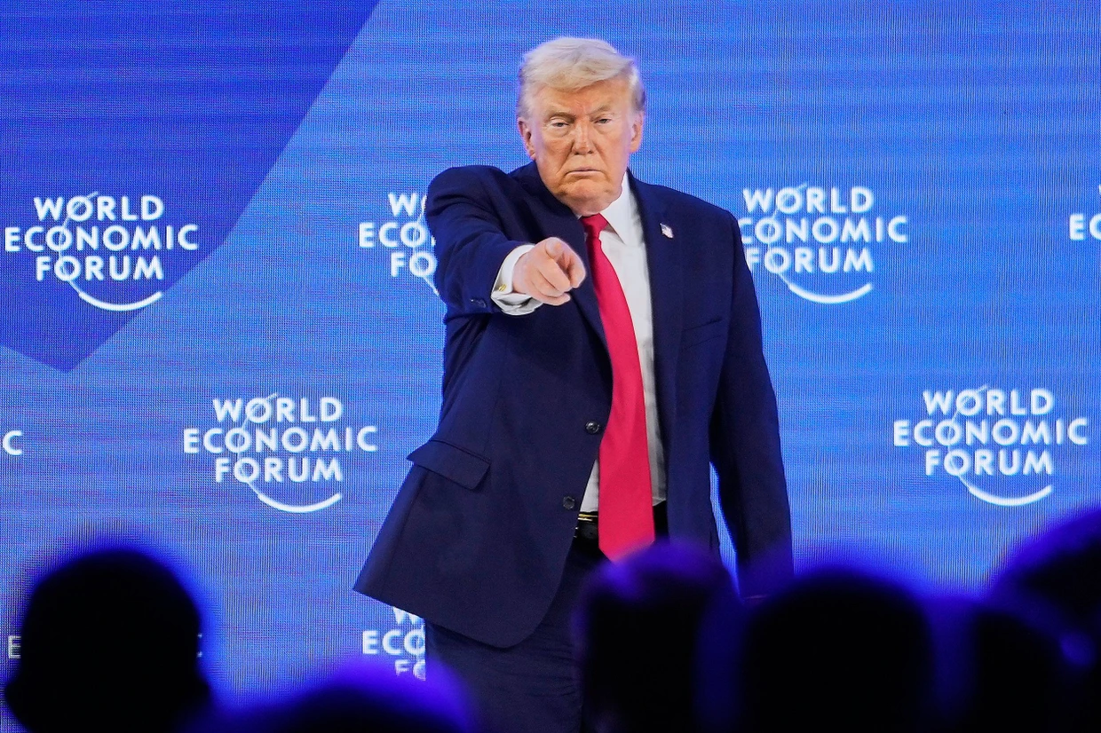 Even a hint that is reminiscent of the old US Army recruitment posters cannot be taken literally: Donald Trump turns to the audience after the end of his speech in Davos.