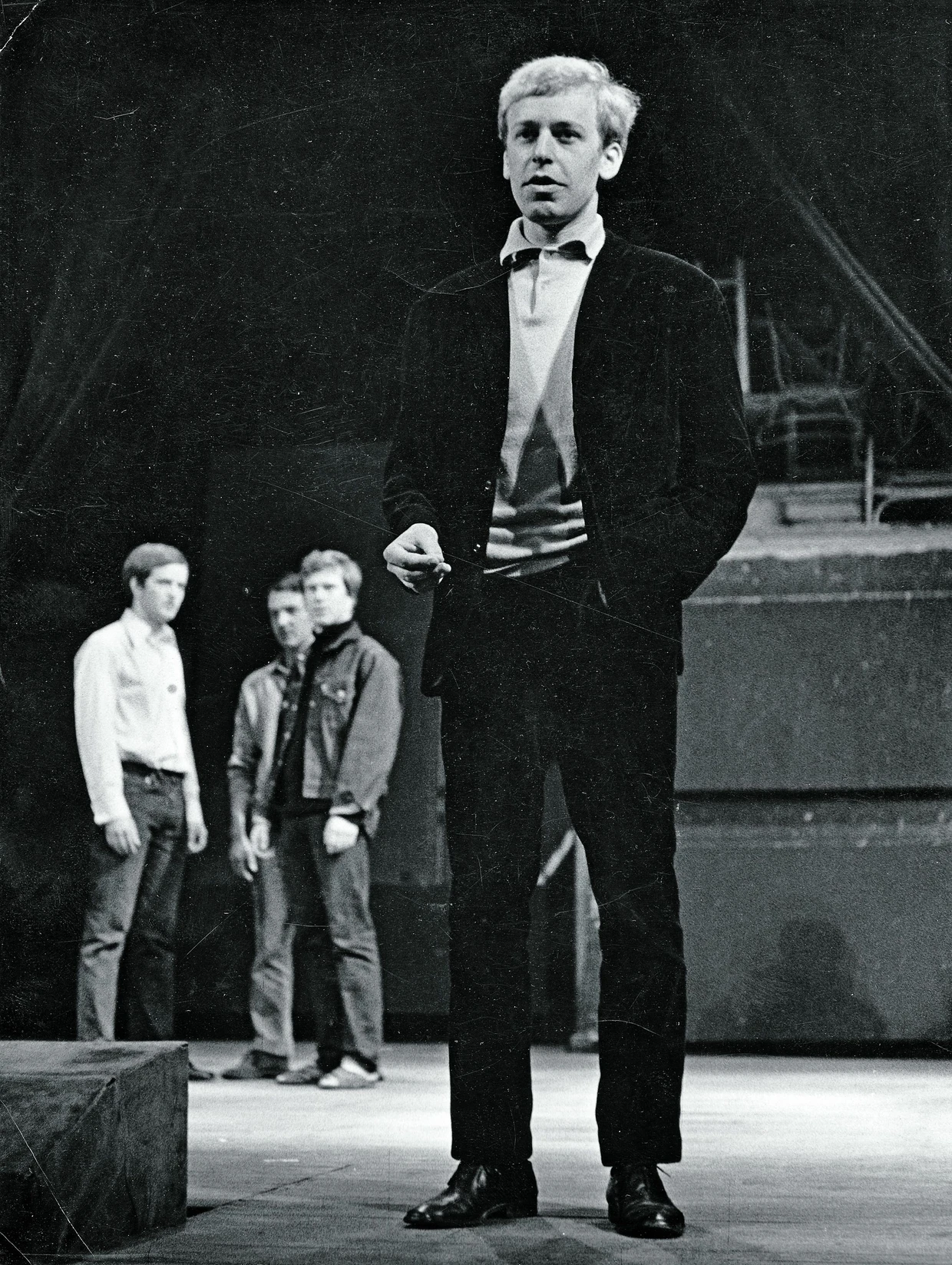 Schrieb Theatergeschichte: „Publikumsbeschimpfung“ 1966 in der Regie von Claus Peymann am Theater am Turm in Frankfurt, im Vordergrund Rüdiger Vogler