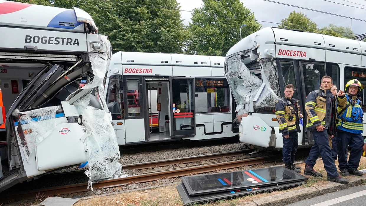 Gelsenkirchen: Rettungskräfte sind am Unfallort im Einsatz.