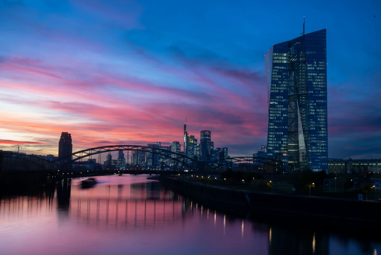 Blick auf die Europäische Zentralbank (EZB) im Herbst 2025 (Symbolbild)