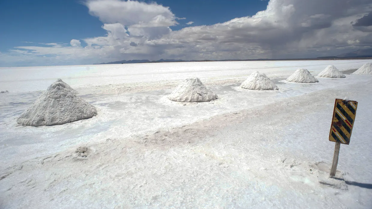 Salar de Uyuni: Die Salzwüste in Bolivien baut nun Lithium-Ionen ab – und deutsche Unternehmen helfen dabei.