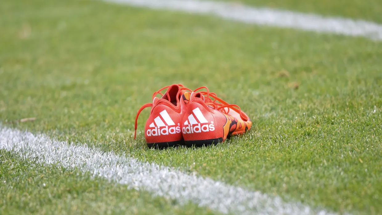 Zwischen den Linien: die Bundesliga wird von adidas unterstützt