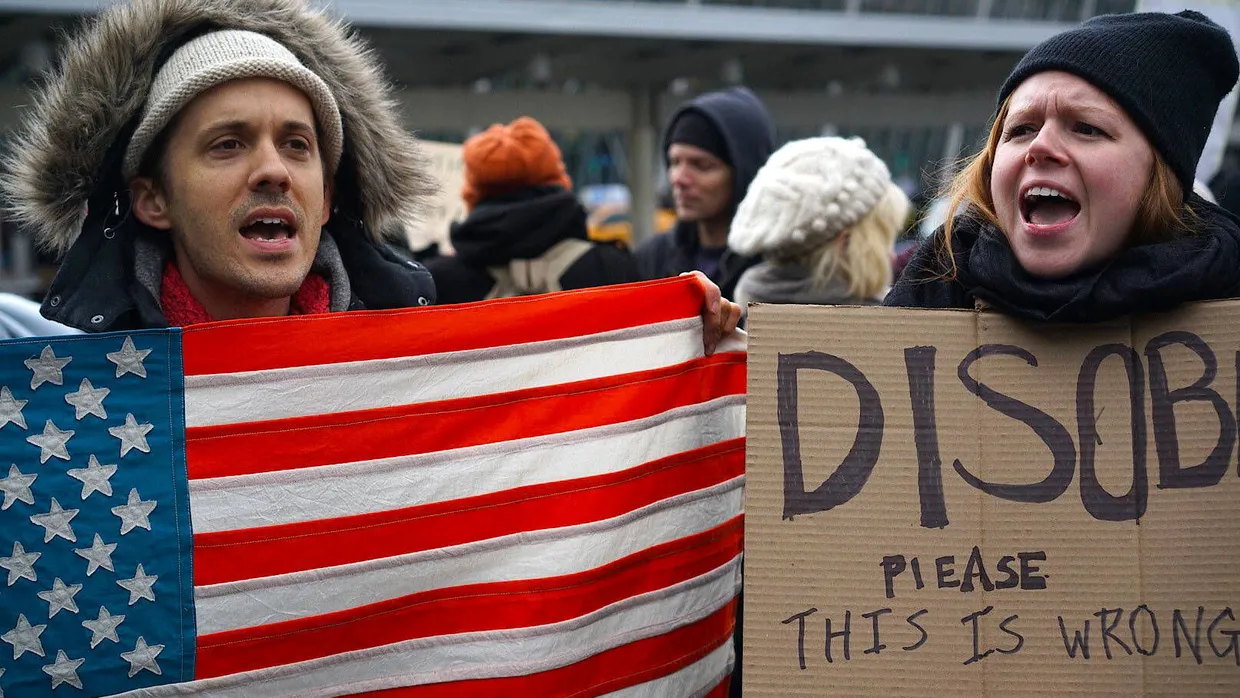 Scharfer Protest: Demonstranten vor dem John F. Kennedy Flughafen in New York