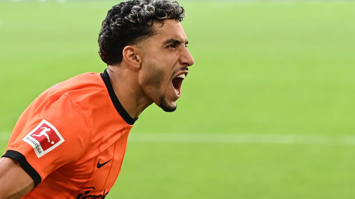 Omar Marmoush trifft doppelt für Frankfurt in Wolfsburg.