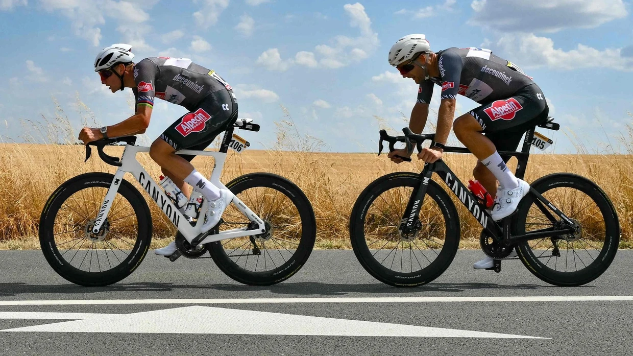 Tim Merlier gewinnt 9. Tour-Etappe und stoppt Mathieu van der Poel | FAZ