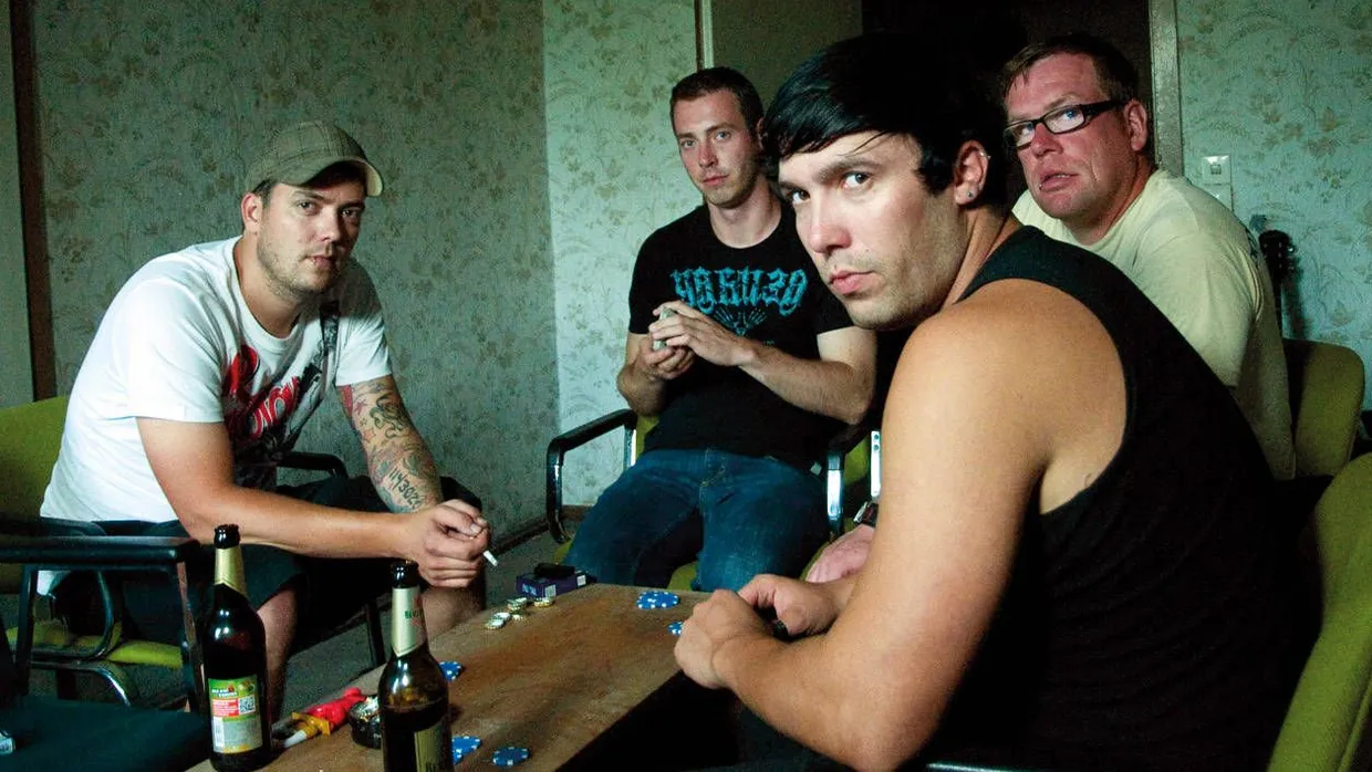 Dann mal prost: die real existierende Punkband „5 Teeth Less“ im nachgestellten Dokumentarfilm „Deutschboden“