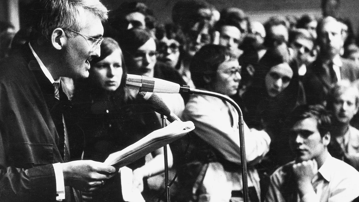 Jürgen Habermas im Diskurs mit Studenten