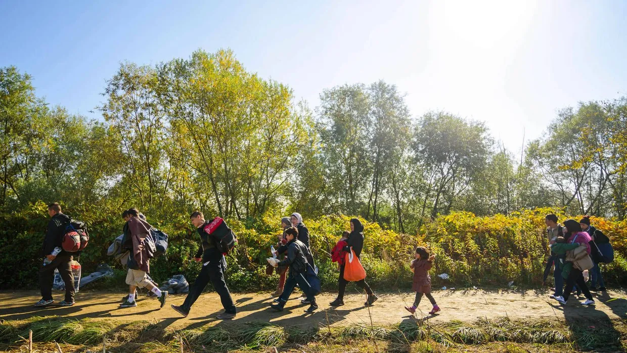 Flüchtlinge nahe der kroatisch-slowenischen Grenze am Samstag auf ihrem Weg nach Norden