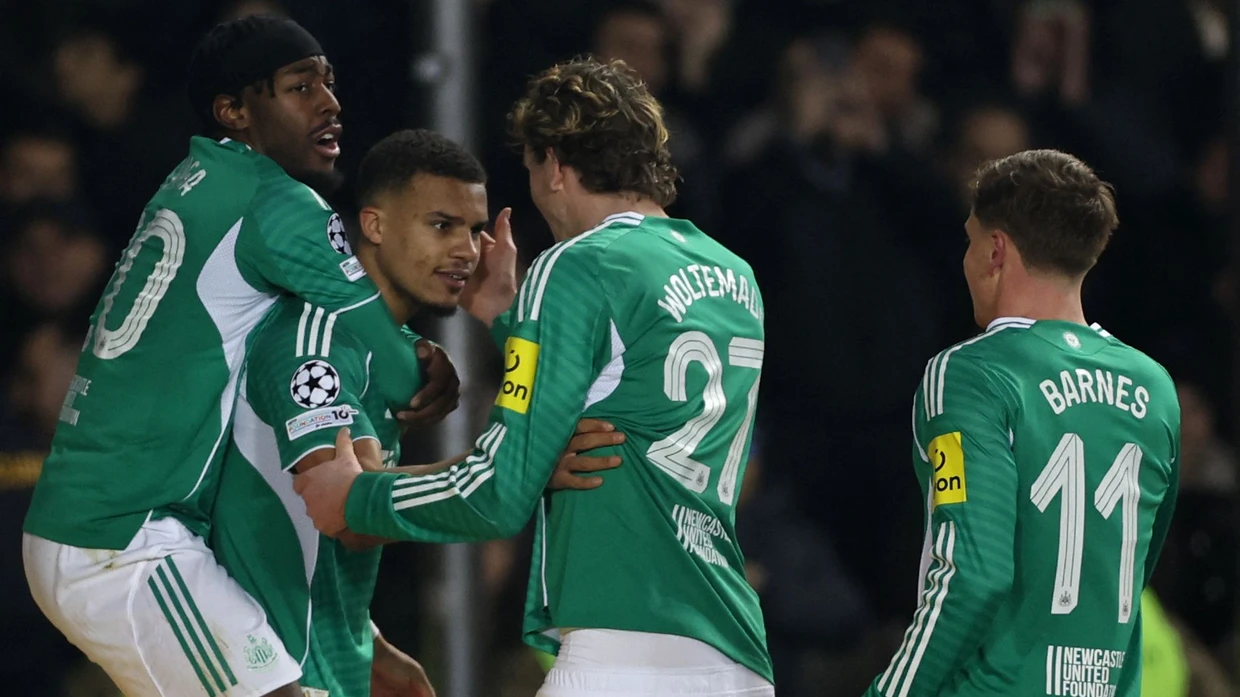 Thiaw jubelt, Woltemade gratuliert: Newcastle gewinnt 6:1 in Agdam.