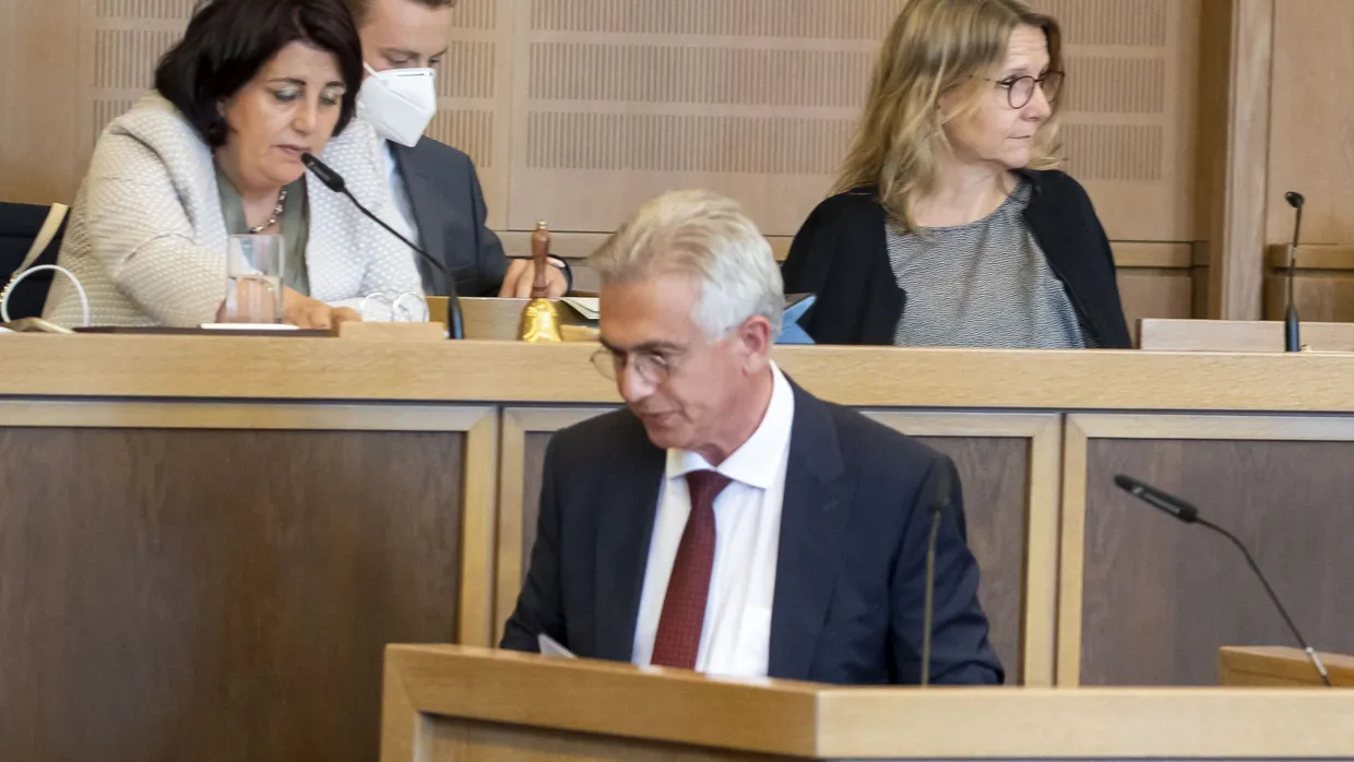 Wann geht er? Frankfurts Rathauschef Feldmann steht weiter unter Druck