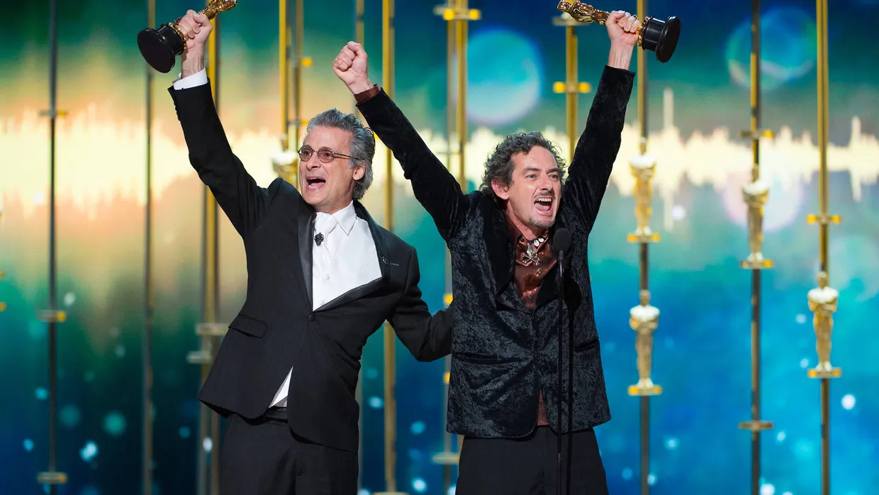 Am Abend der Verleihung ist die Freude groß, aber was haben Mark Mangini und David White (rechts) mit ihren Oscars zuhause gemacht?
