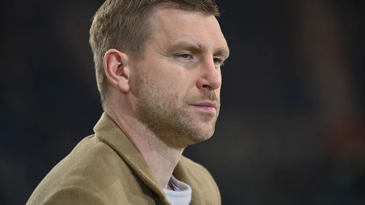 Per Mertesacker als TV-Experte des ZDF beim deutschen Länderspiel gegen Israel.