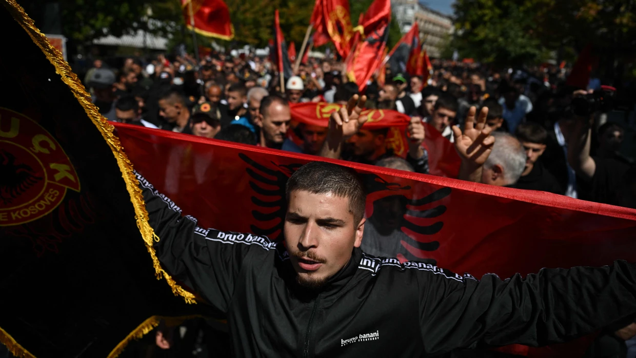 Kosovo-Albaner fordern bei einer Demonstration in dieser Woche in Pristina einen Freispruch für den früheren kosovarischen Präsidenten Hashim Thaçi.