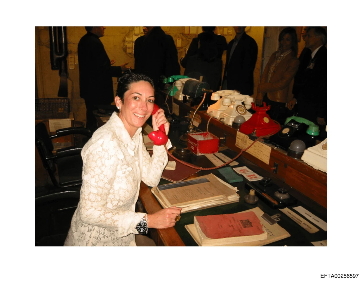 Wie gelangt man in die High Society? Ghislaine Maxwell zeigte es Epstein.