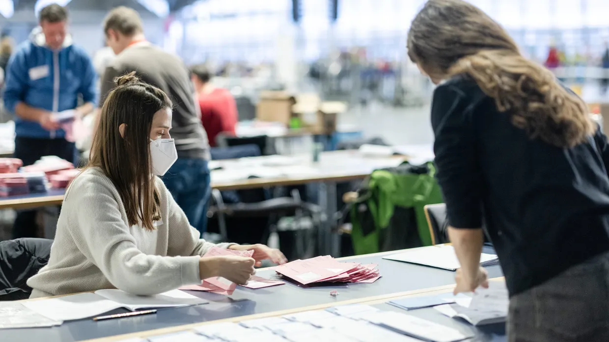 Es wird ausgezählt, so in dieser Messehalle