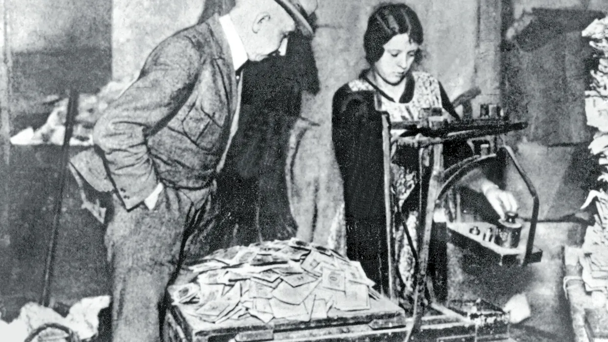 Als das Geld gewogen wurde: Banknoten waren während der Inflation vor 100 Jahren kaum mehr wert als das Papier, auf dem sie gedruckt waren.