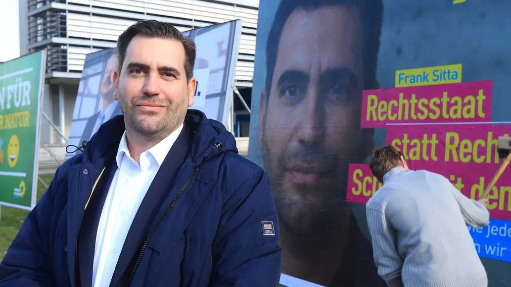 „Auch wir sind eine Protestpartei“: FDP-Spitzenkandidat Frank Sitta vor einem Wahlplakat in Magdeburg
