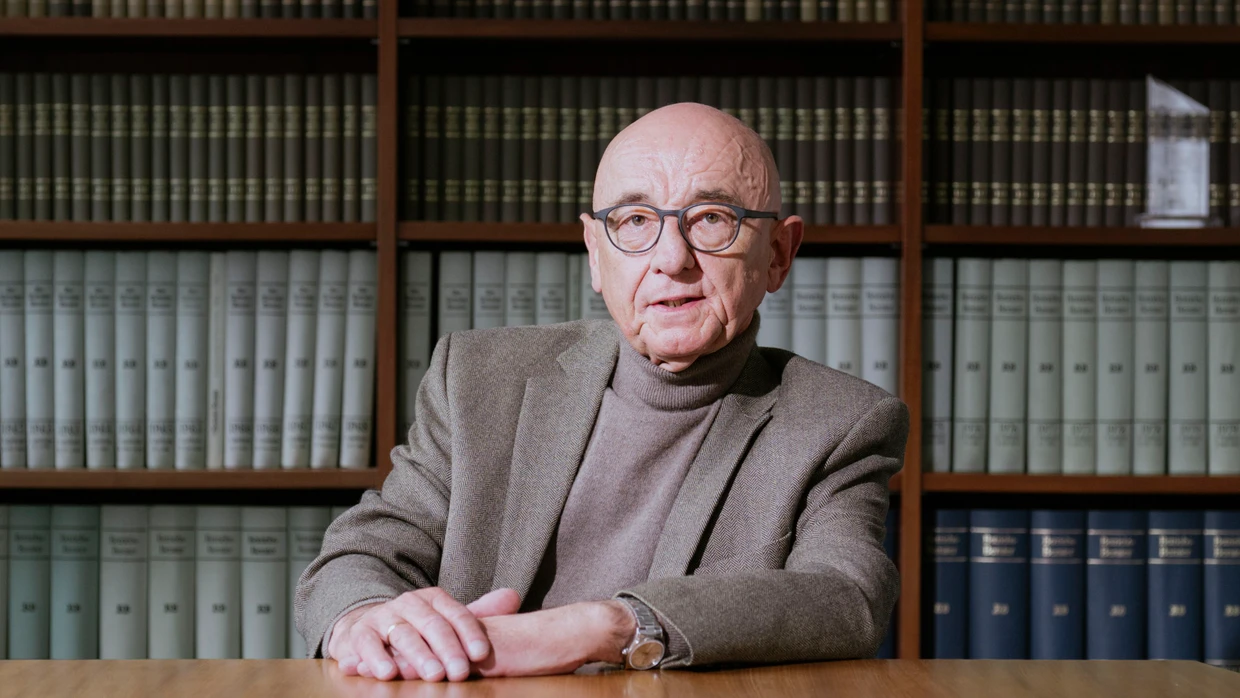 Alfred Sauter Ende März in seiner Kanzlei in München