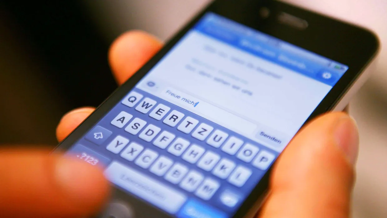 Die Mobilfunkunternehmen bekommen es mit neuen Wettbewerbern zu tun, deren Apps die SMS ablösen könnten