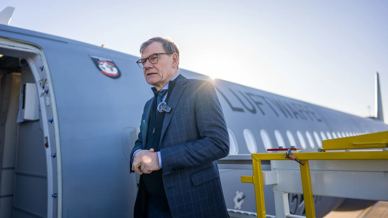 Johann Wadephul (CDU), Foreign Minister, boards a flight standby plane to fly to the USA in January.