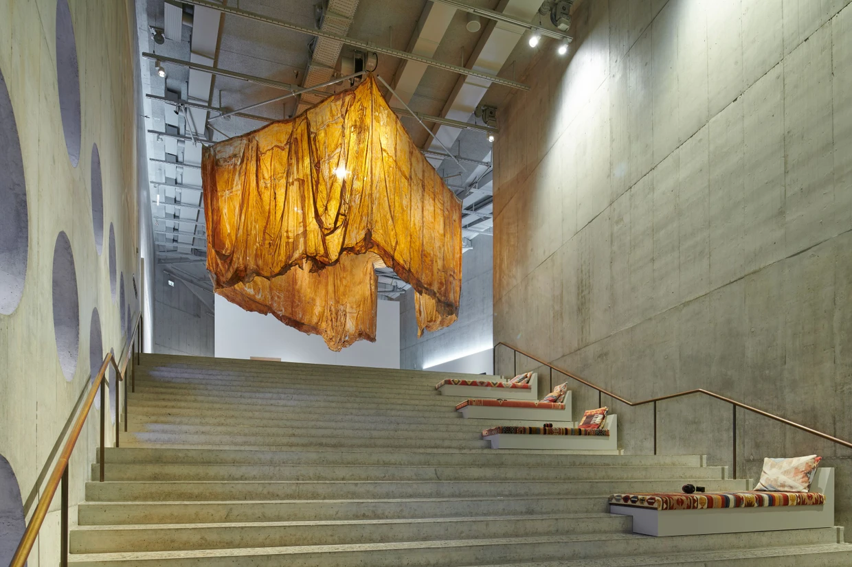  Heidi Buchers „Das Audienzzimmer des Doktor Binswanger“ von 1988. Die Schweizer Künstlerin löste dafür in Kreuzlingen die Wände des Konsultationszimmers von Ludwig Binswanger mit Gaze und Latex ab.