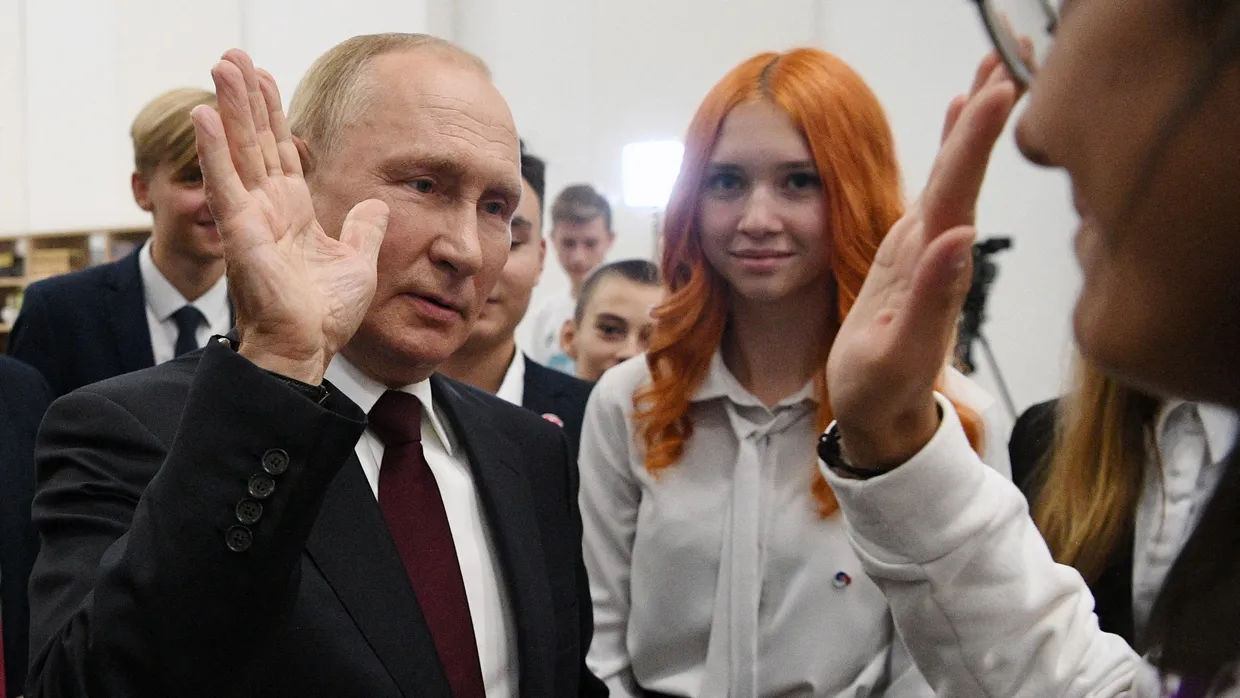 Wladimir Putin im Gespräch mit Olympiagewinnern