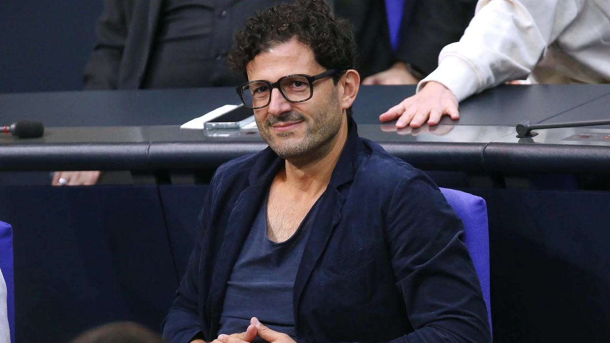 Bei einer Sitzung im deutschen Bundestag: Luigi Pantisano (Linke).