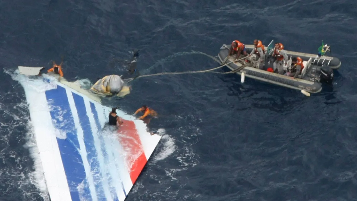 Auch aus tragischen Unfällen, wie dem Absturz der Air-France-Maschine im Jahr 2009, ziehen Flugzughersteller Lehren, um ihre Sicherheitssysteme zu verbessern.