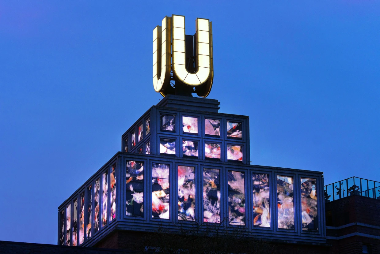 Winkelmanns „Fliegende Bilder“ am Dortmunder U zur Ausstellung „Müll“