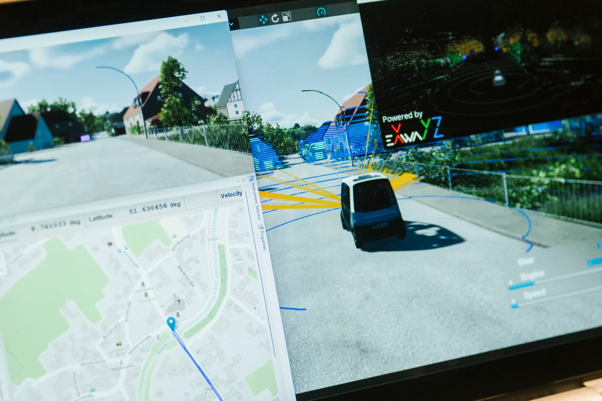 Jann-Eve Stavesand zeigt neue Mobiltätskonzepte für das Dorf Etteln mit selbstfahrenden Autos.