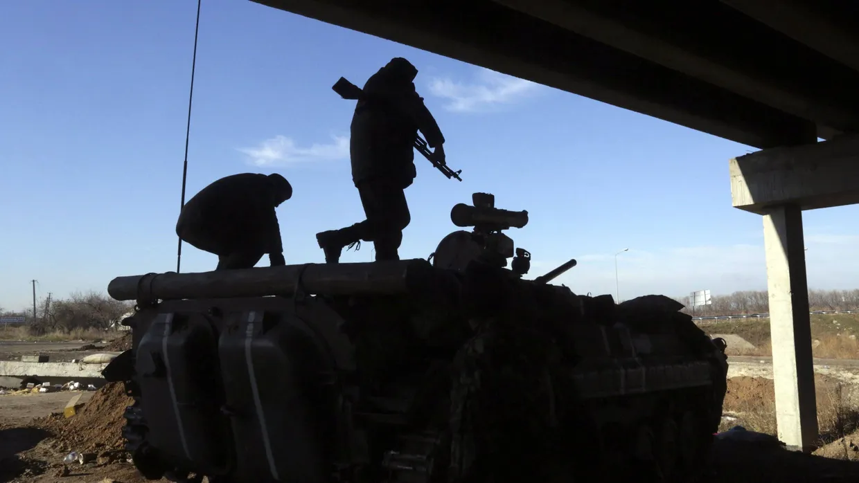 Immer wieder kämpfen Soldaten und Rebellen um den Flughafen von Donezk (Archivbild)