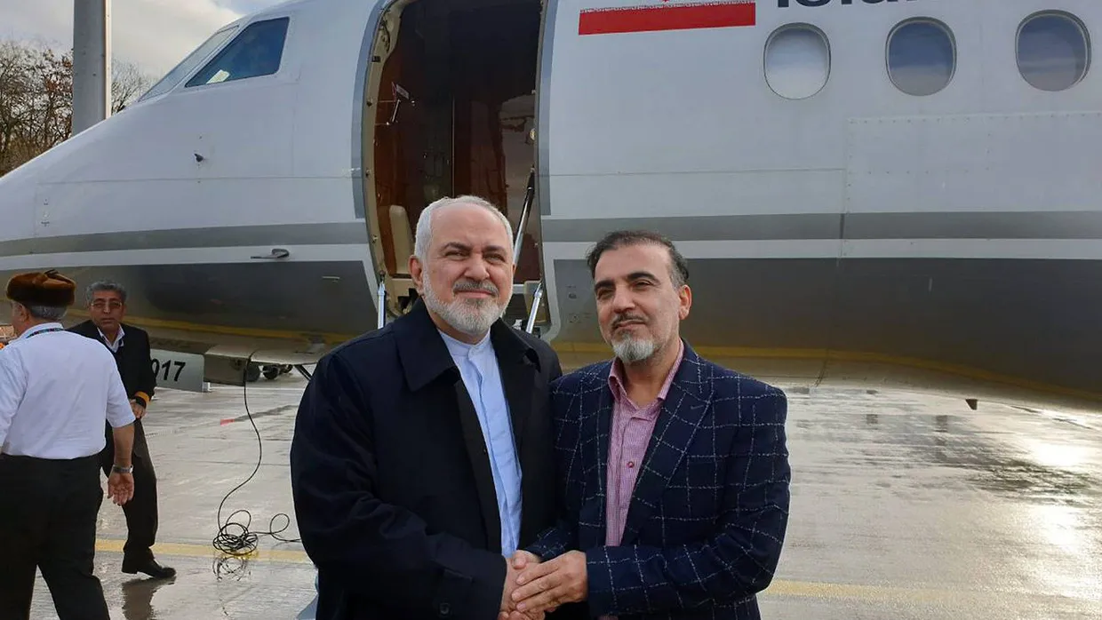 Irans Außenminister Zarif begrüßt in Zürich den in den Vereinigten Staaten freigelassenen iranischen Wissenschaftler Massud Soleimani.