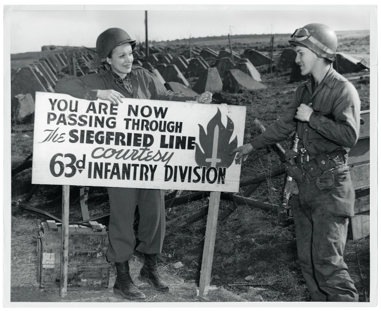 Marlene Dietrich engagiert sich im 2. Weltkrieg gegen die Nationalsozialisten.