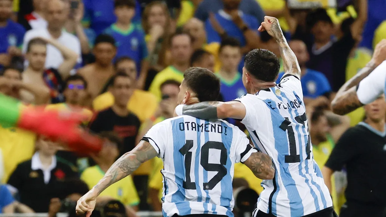 Torschütze des Tages: Nicolas Otamendi (l.) feiert mit Enzo Fernandez