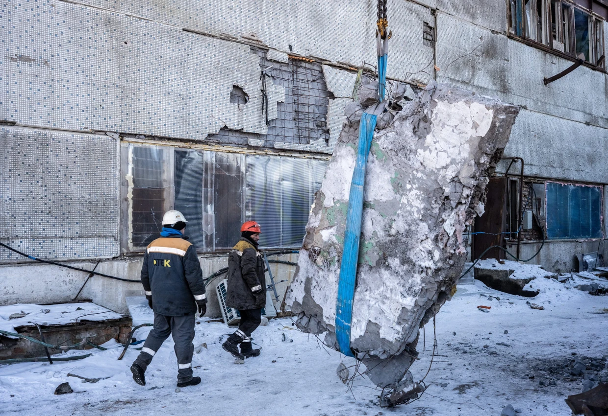 Die Arbeiter des Kohlekraftwerks von DTEK haben im Wiederaufbau mittlerweile Routine.