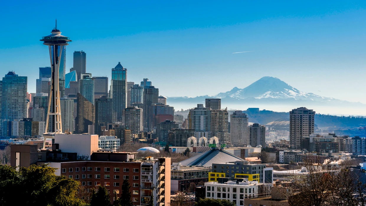 Die Space Needle und die Skyline von Seattle.