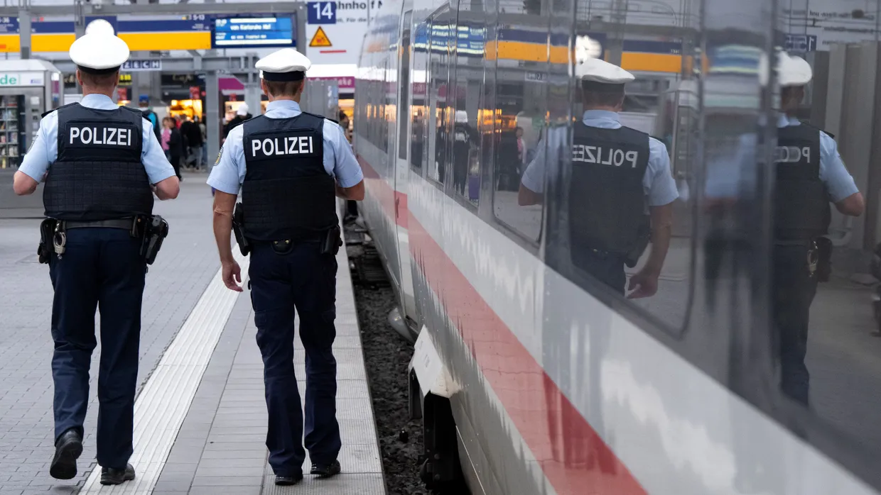 Bahnsteig unter Polizeischutz