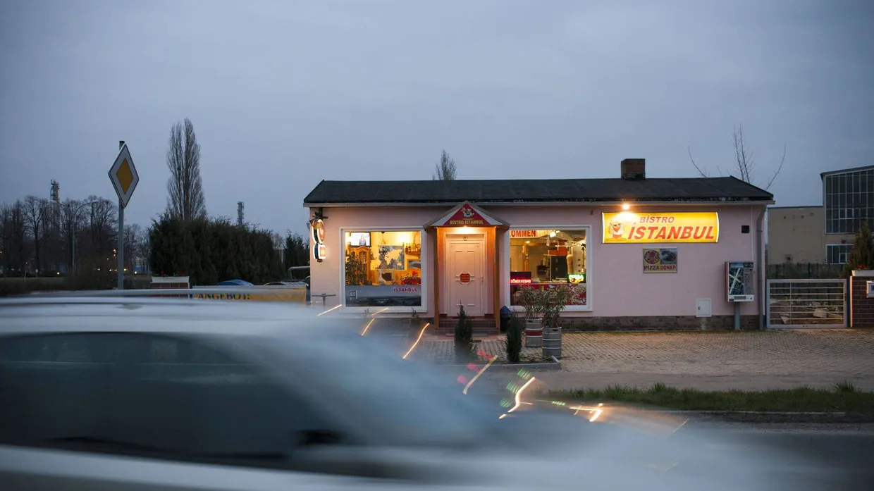 Abendstimmung in Tröglitz, mittendrin das Bistro „Istanbul“