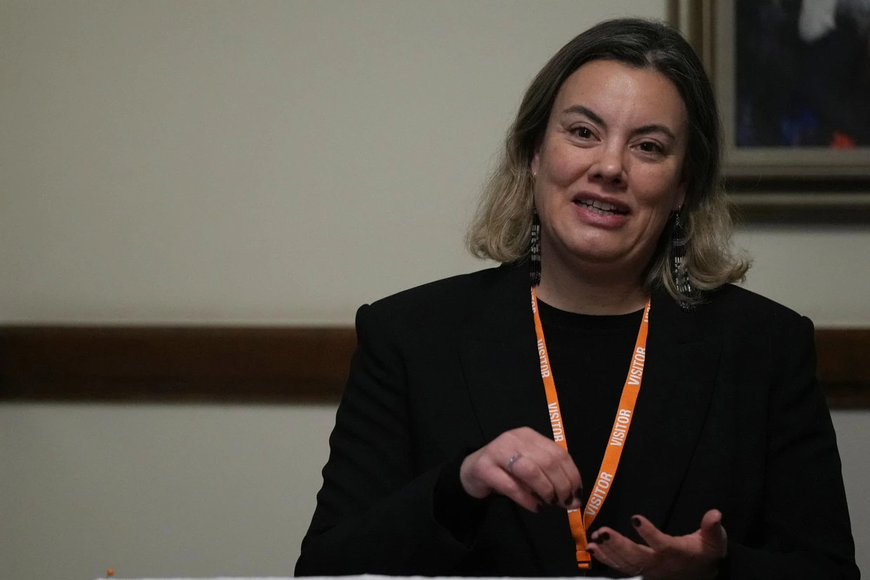 Naaja Nathanielsen ist Grönlands Ministerin für Wirtschaft, Bodenschätze, Energie, Justiz und Gleichstellung der Geschlechter.