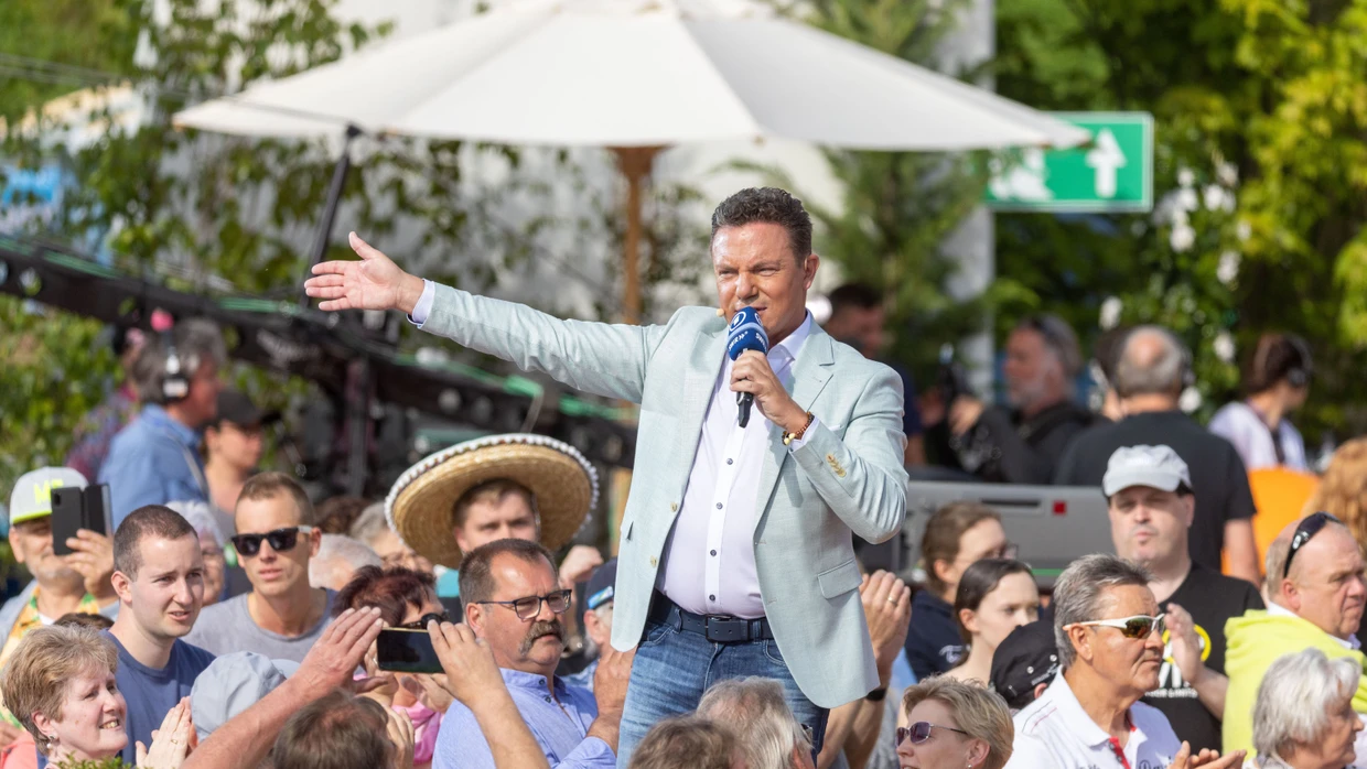 Moderator Stefan Mross während der Live-Übertragung der Sendung „Immer wieder sonntags“.