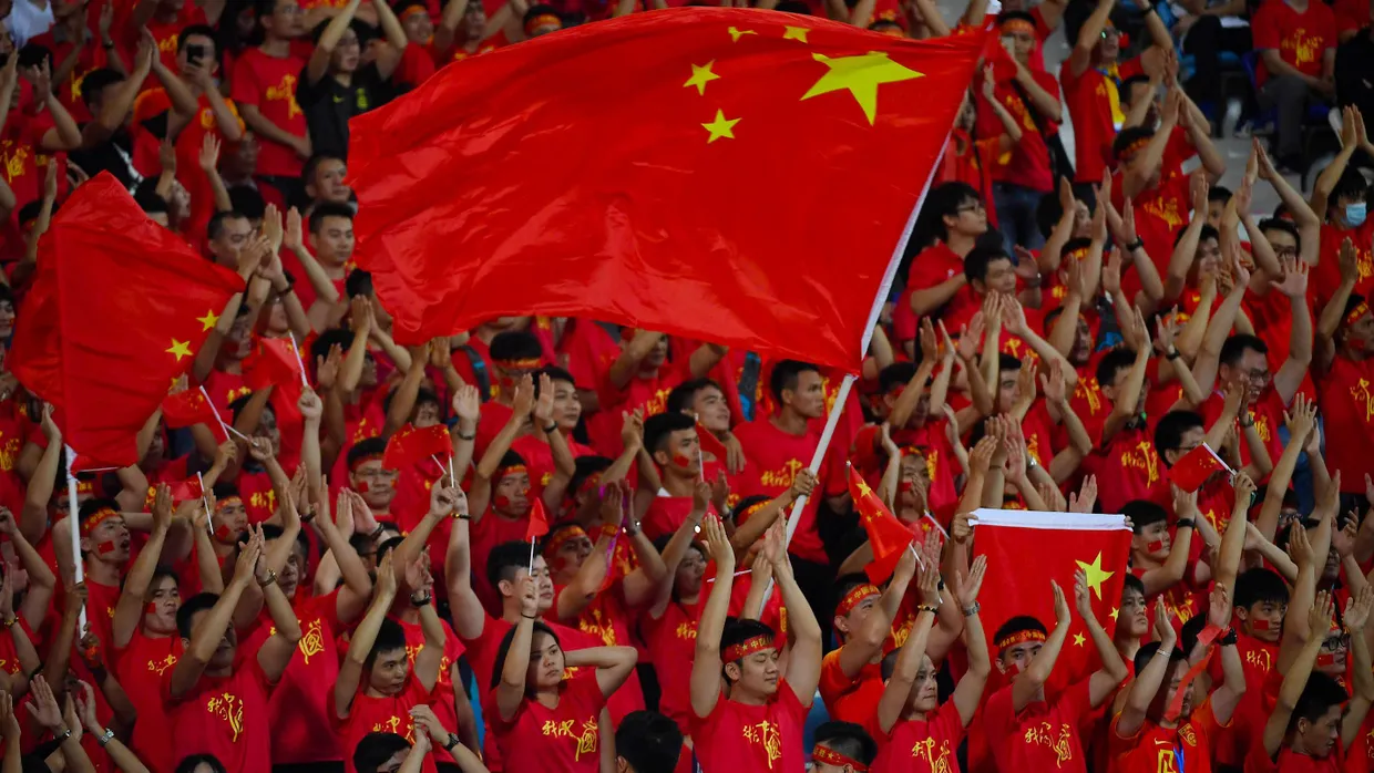 Fußball hat in China noch immer einen schweren Stand. Dennoch ist die Begeisterung für den Sport auf den Rängen zu sehen.