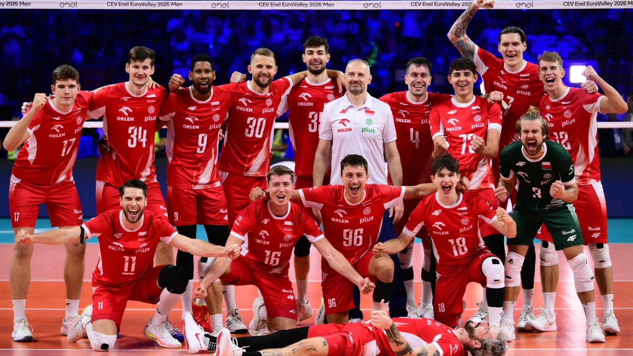 Polens Volleyballer jubeln nach dem Sieg im EM‑Finale.